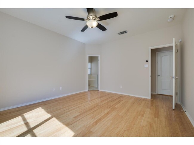 Building Photo - 5709 Pecanwood Ln
