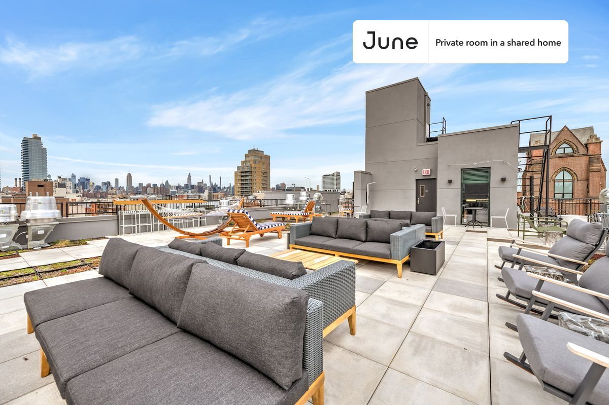 Building Photo - Stylish Private ROOM in Williamsburg