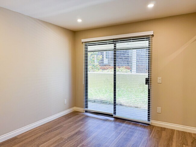Building Photo - Luxurious Coastal Living: Fully Remodeled 3-Bed, 3.5-Bath with Ocean Views in Sea Point