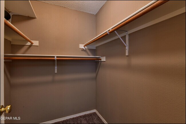 Building Photo - 3404 Blue Earth Ln