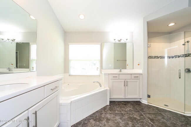 Building Photo - 12385 Sacha Rd