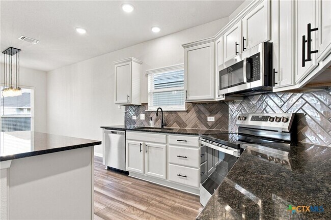 Building Photo - 2827 Fox River Dr