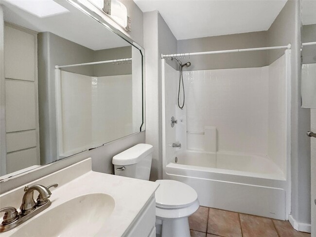 Building Photo - 2114 Goodrich Ave