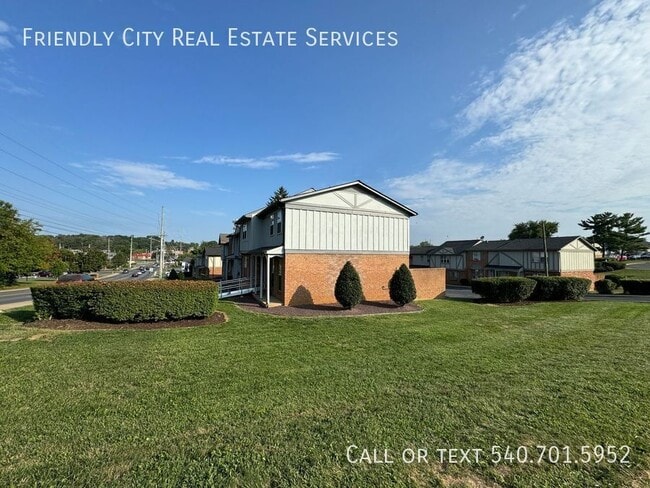 Building Photo - 1E Holly Ct-