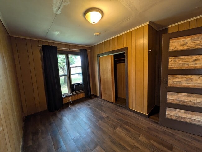 Building Photo - 405 S Skaggs Rd