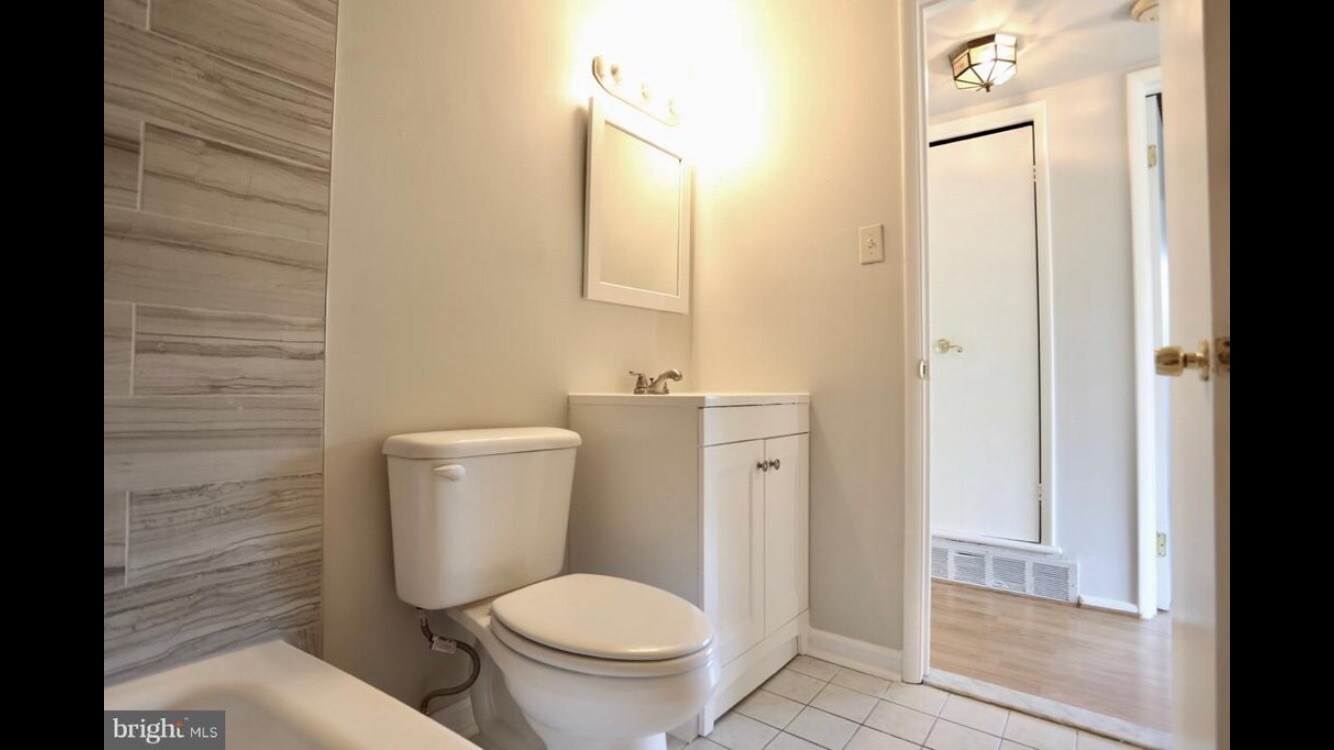 Building Photo - 4949 Americana Dr