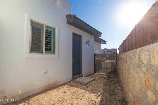 Building Photo - 864 Lemington St