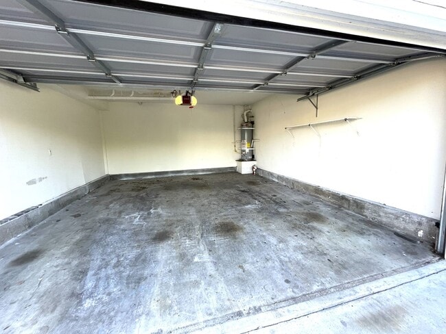 Building Photo - 1967 Plaza del Amo Plz