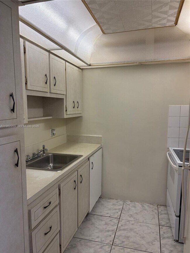 Building Photo - 16215 NE 18th Ct