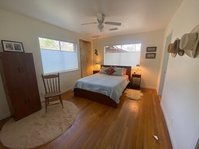 Building Photo - 1609 Pin Oak Dr