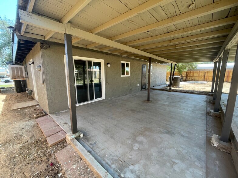 Building Photo - 361 N 8th St