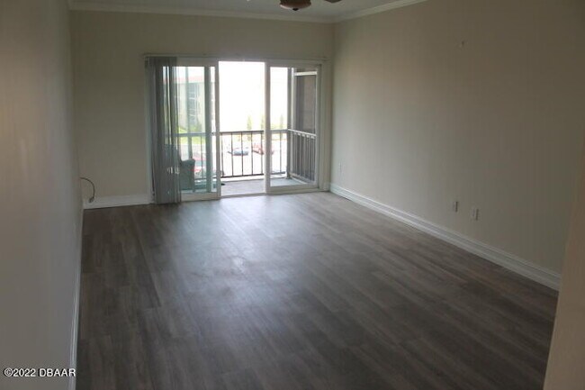 Building Photo - 719 S Beach St