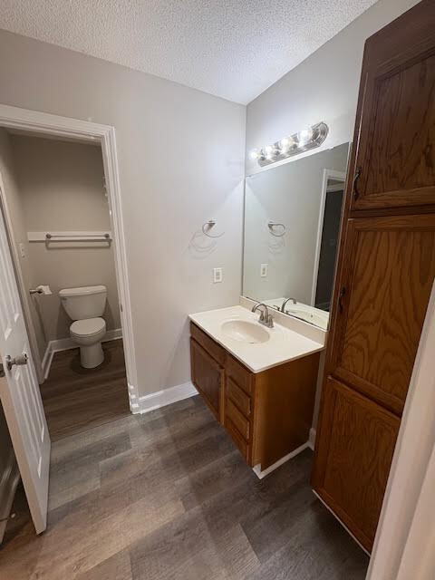 Building Photo - "Charming 1-Bedroom Retreat in the Heart o...