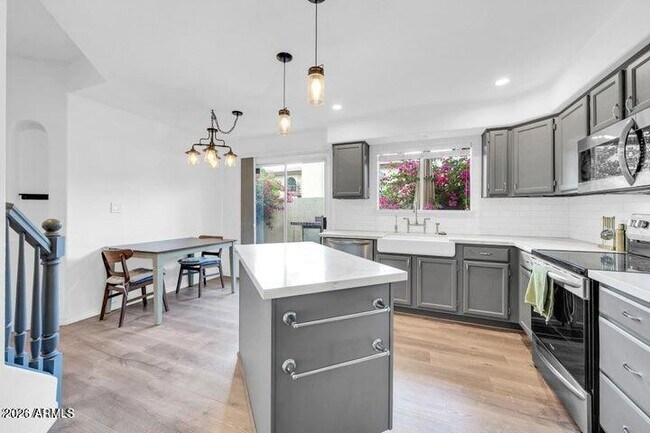 Building Photo - 8841 S 51st St