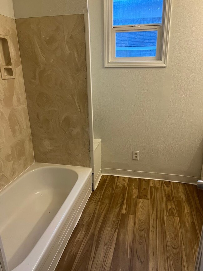 Building Photo - 3BED 2.5BATH HOME NEAR DOWNTOWN