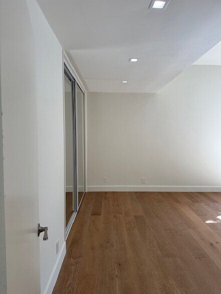 Building Photo - 11970 Montana Ave