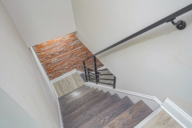 Building Photo - 1335 S Stanley St