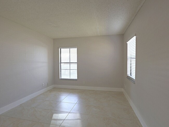 Building Photo - 5321 Summerlin Rd