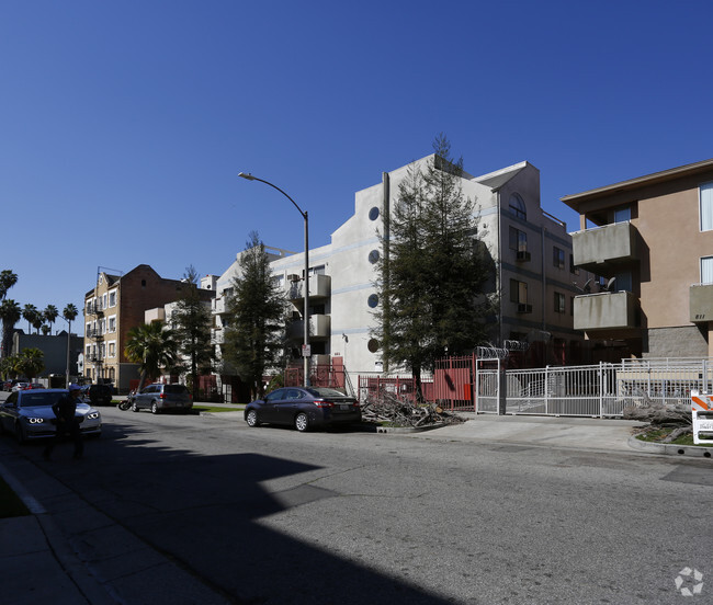 Primary Photo - Fedora Apartments