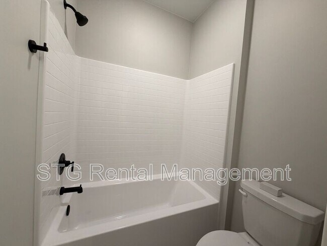Building Photo - 577 E Hemsworth Ln