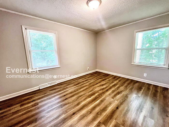 Building Photo - 2815 Crescent Ln