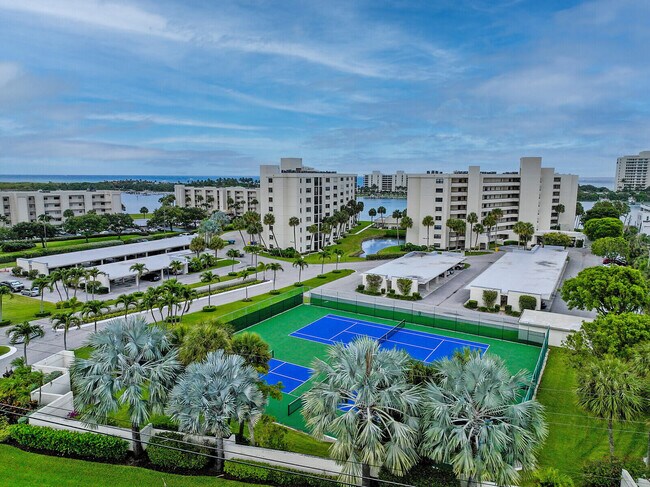 Building Photo - 19800 Sandpointe Bay Dr