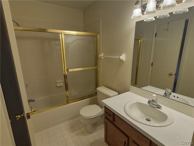 Building Photo - 489 Summerhaven Dr N