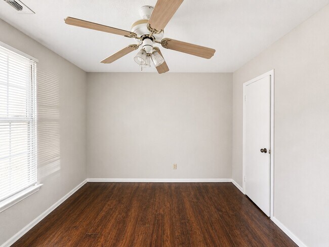 Building Photo - 7142 River Garden Dr