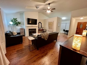 Building Photo - 1413 Willow Crossing Dr