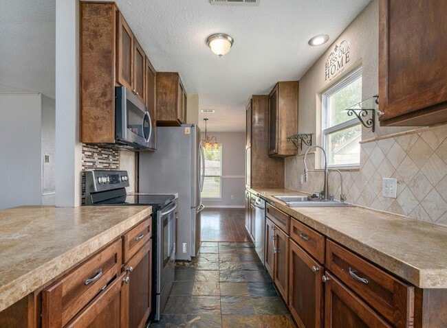 Building Photo - 226 Pecan Dr