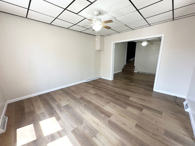 Building Photo - 1 Bedroom with Bonus Room in Lebanon!