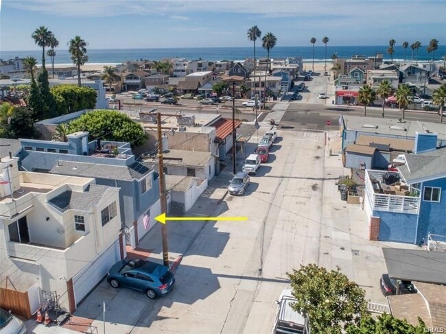 Building Photo - 210 20th St