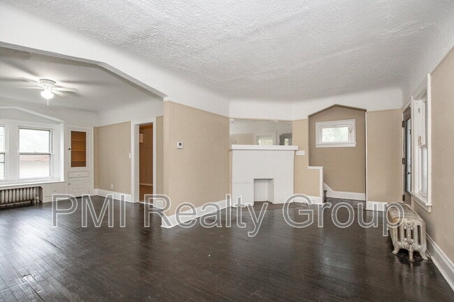 Building Photo - 888 Evangeline Rd