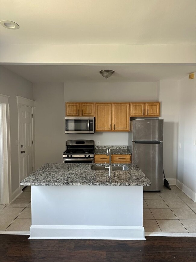 Building Photo - 3 Bedroom with Private Garage