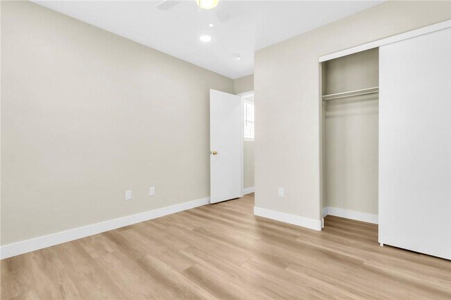 Building Photo - UPDATED 2 BED 2 BATH CONDO IN SOUTH ARLING...