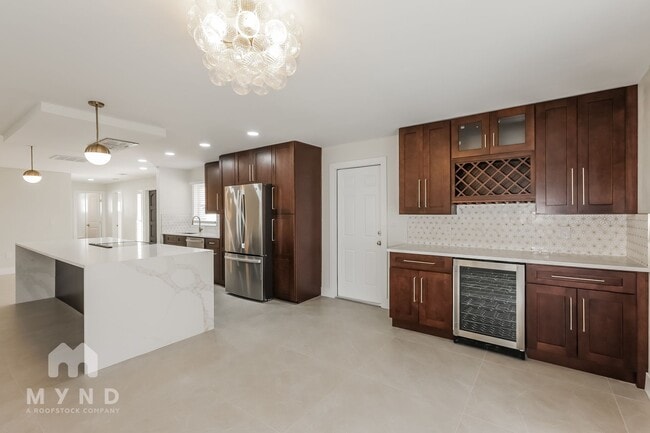 Building Photo - 10100 Paradise Blvd