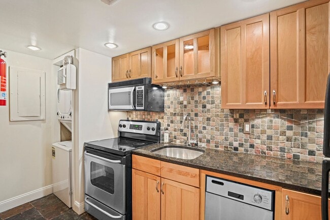 Building Photo - Beautiful One Bedroom in the Heart of Foggy Bottom| Water and Gas Included!