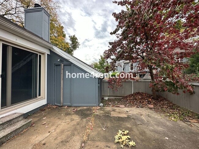 Building Photo - Newer LVP Flooring, Paint and SS Appliance...