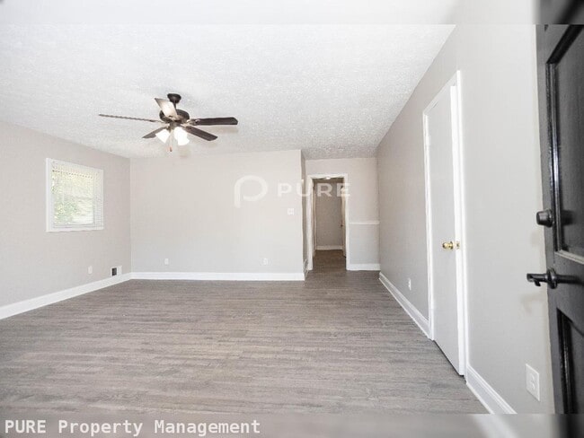 Building Photo - 2895 Lakemont Pl SW