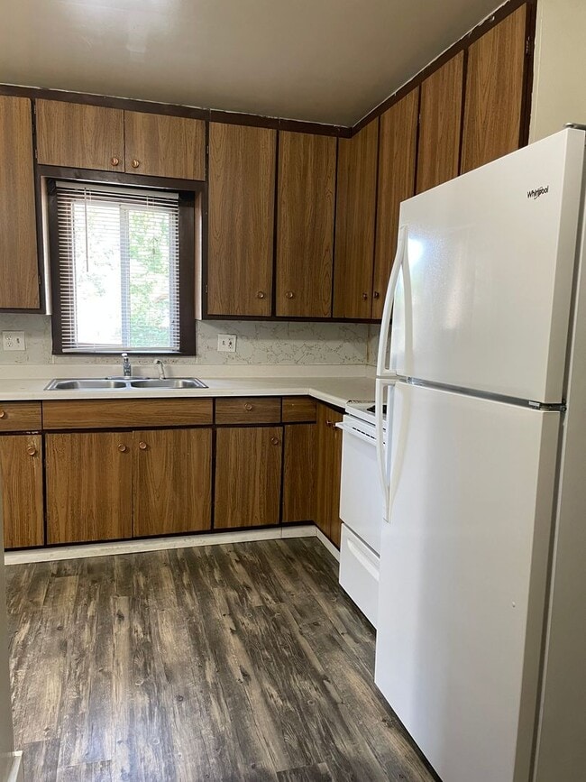 Building Photo - STUDENTS WELCOME! Cute Updated 2-Bed / 1-Bath Home 1 Mile from CSU