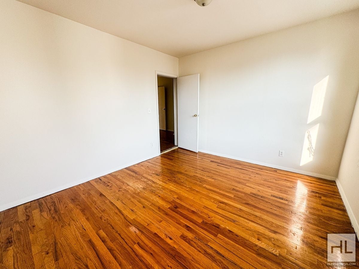 Building Photo - 14th St