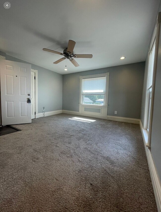 Building Photo - 10 1st Street