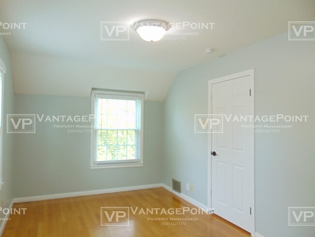 Building Photo - 820 Derby Ln