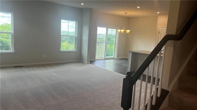 Building Photo - 445 Greenwood Dr
