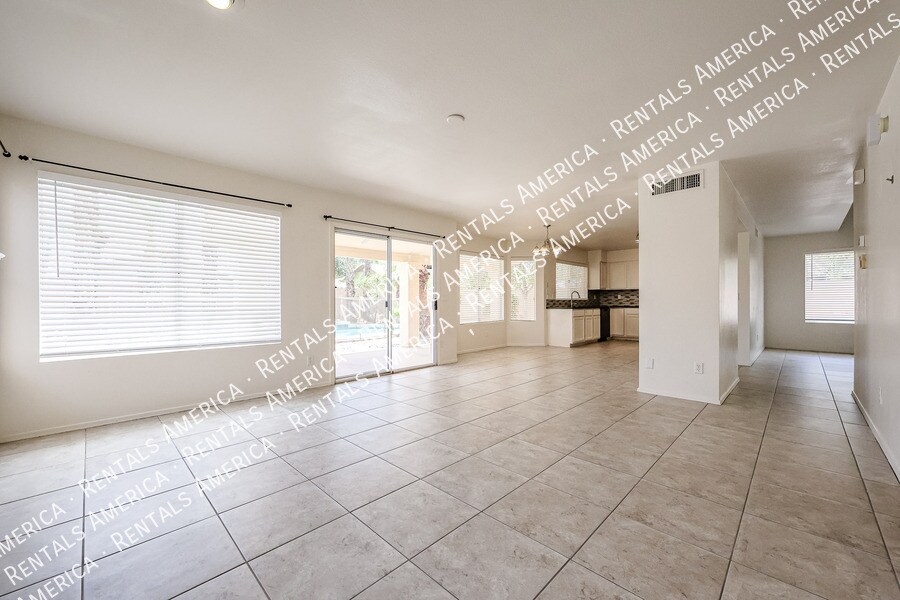 Building Photo - 2361 W Myrtle Dr