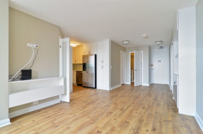 Building Photo - 405 N Wabash Ave