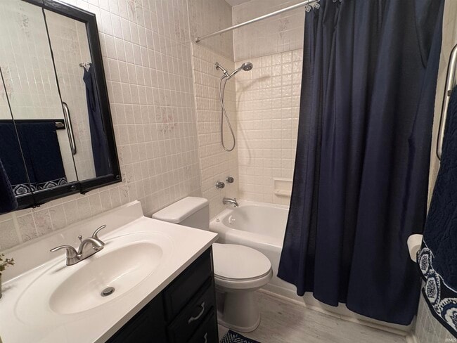 Building Photo - 709 Thornberry Dr