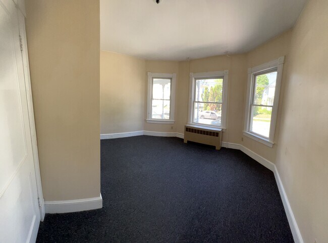 Building Photo - 11 Hickok Pl