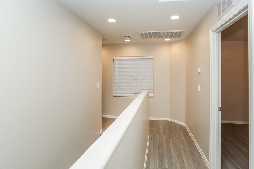 Building Photo - 10428 Yew Blossom Ave
