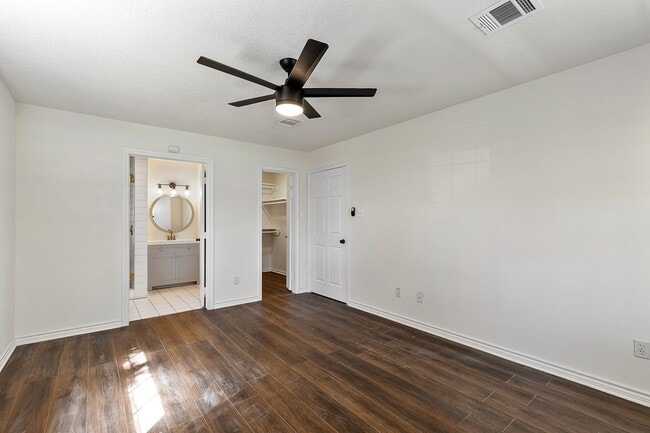 Building Photo - 504 Percival St